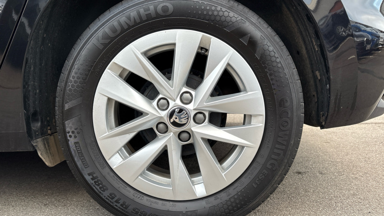 Skoda Fabia 1.0 MPI 80 SE Comfort 5dr Petrol Hatchback